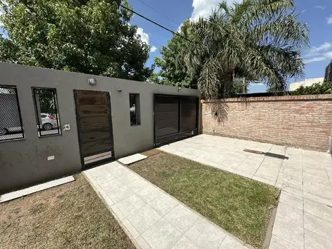 Casa en Venta con 3 cocheras