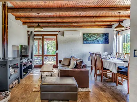 Casa 4 ambientes con 2 baños