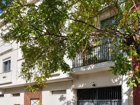 ALQUILER GALPÓN EN BOEDO 700 M2 CON ENTRADA PARA VEHICULOS