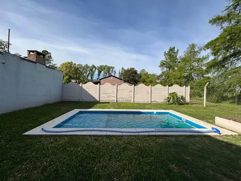 Casa en alquiler de 2 dormitorios con pileta en Bosque Azul, Roldán