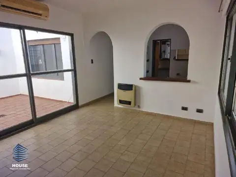 CASA EN VENTA DE 3 DORMITORIOS EN BARRIO PARQUE CAPITAL