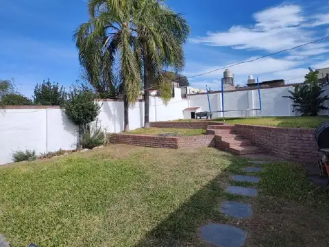 CASA EN VENTA DE 3 DORMITORIOS EN BARRIO PARQUE CAPITAL