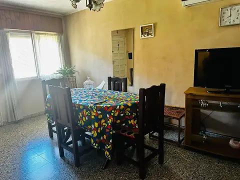 Casa 4 ambientes con 1 baño