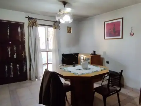 Casa 5 ambientes con 1 baño