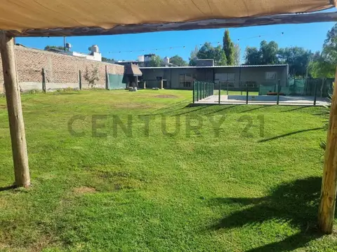 Casa en Barrio Jardin Lomas de de Chacras - Salon comercial