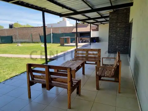 Casa en Barrio Jardin Lomas de de Chacras - Salon comercial