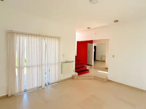 Venta/Financiacion/Permuta Casa 4 Dormitorios Suite Cochera Doble. Pueblo Esther