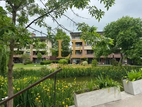Villa Del Lago 100