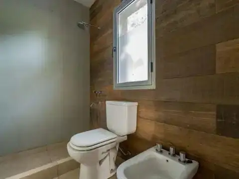 Depto Tipo Casa en Alquiler con 1 cocheras