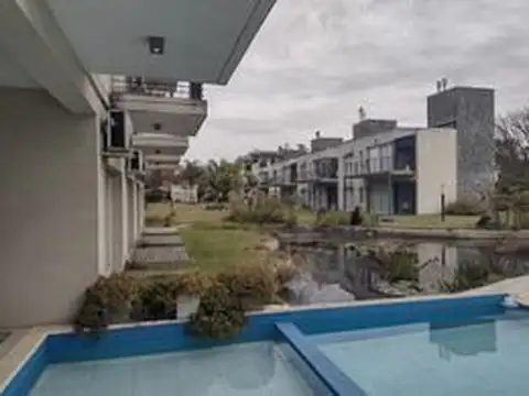 Departamento de 2 ambientes con muebles en alquiler en Complejo Solar Azul. La L