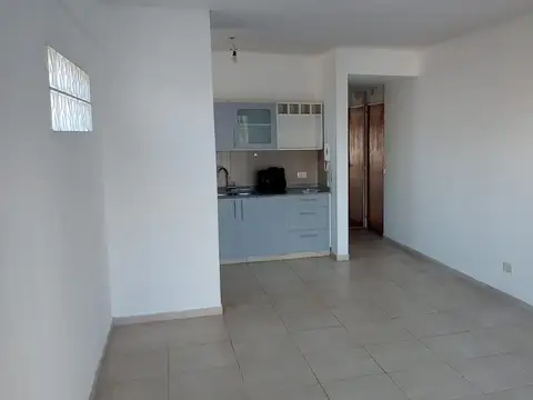 Luminoso monoambiente con balcón al contrafrente – Caballito