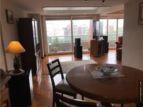 Piso 5 ambientes frente a Plaza Mitre