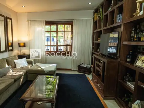 Casa en Venta con 3 cocheras