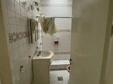 CASA TIPO PH AL FONDO EN QUILMES ESTE. EXCELENTE ESTADO Y UBICACIÓN. CONSULTE.OPORTUNIDAD.