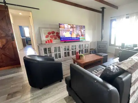 Casa 4 ambientes con 2 baños