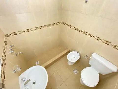 Depto Tipo Casa en Alquiler con 1 cocheras