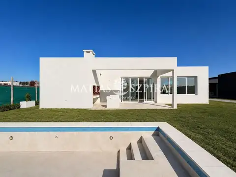 Casa en Prados del Oeste de cinco ambientes