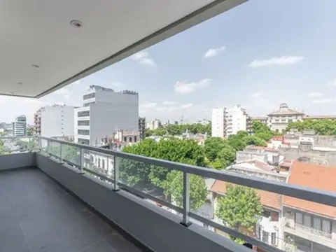Venta departamento 3 amb. balcón en Pque Patricios
