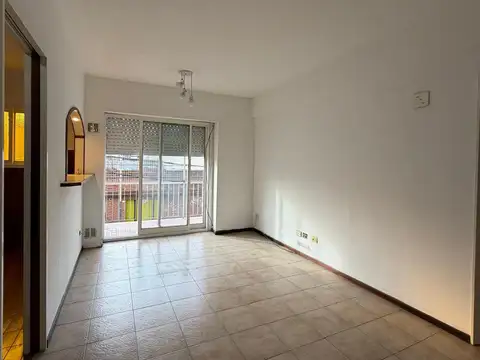 Rafaela 3900, Piso 1