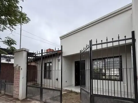 Exc casa 2 dor venta cochera/galeria/jardin B° Santa Ana