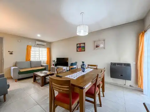 CASA 3 DORMITORIOS EN VENTA LA PLATA CON PATIO
