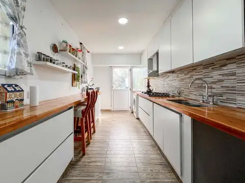 CASA 3 DORMITORIOS EN VENTA LA PLATA CON PATIO