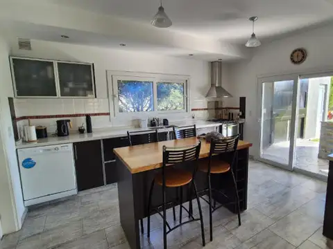 Casa en Venta con 4 cocheras