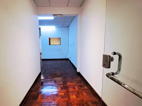 Oficina 10 ambientes con 1 baño