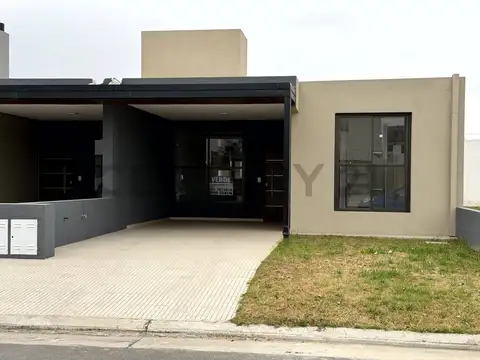 Avenida Armada Argentina 3900, Piso 0