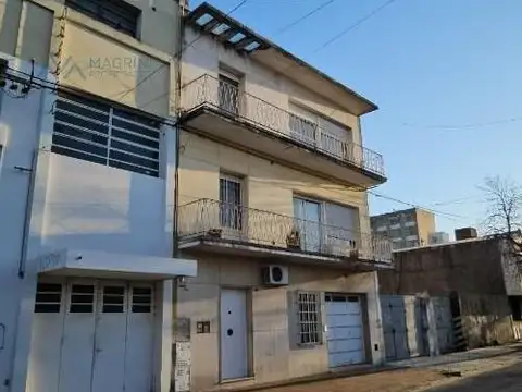 Oportunidad de Inversión: Edificio Bloc de 3 Departamentos en Venta en Pergamino, Bs. As.