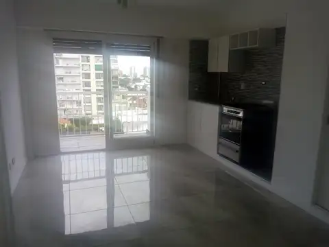 Monoambiente balcon frente luminoso baño a 2 cuadras Shopping centro comercial