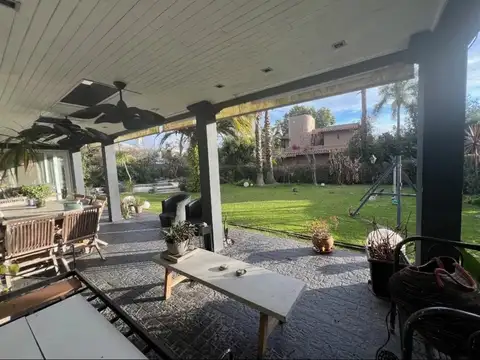 Casa en Venta con 5 cocheras