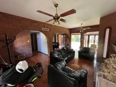 Escribano Francisco Vázquez al 3500