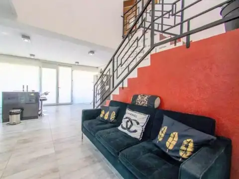 Casa en Venta con 4 cocheras