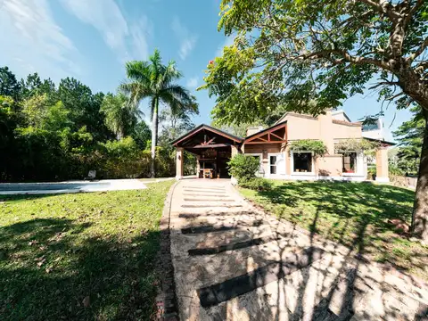 Casa en Venta con 2 cocheras
