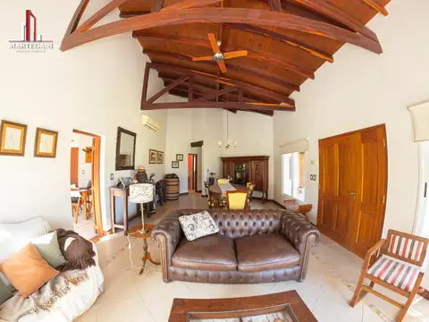 Casa en Venta con 2 cocheras