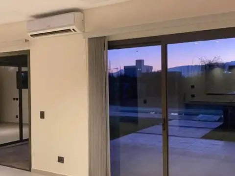 Casa en Alquiler en Lunlunta, USD 1.750