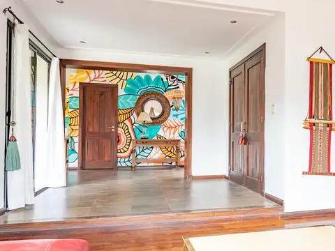 Casa de 4 dormitorios con piscina en Barrio Cerrado Cadaques Funes Hills