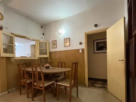 Casa 6 ambientes con 2 baños
