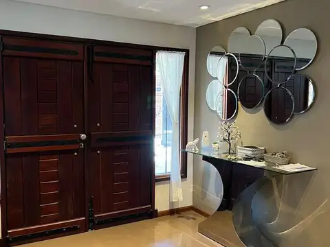 Casa 6 ambientes con 3 baños