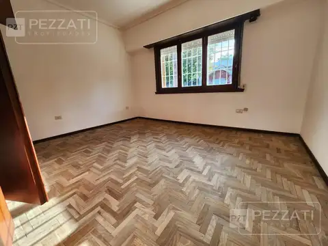 Chalet en alquiler. Zona Materno infantil . 2 dormitorios. Apta vivienda o profesionales