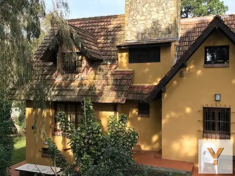 Casa 7 ambientes con 3 baños