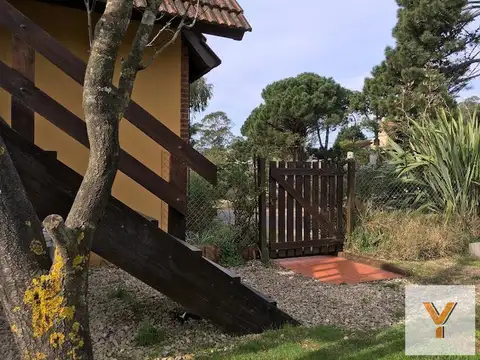 Casa en venta - 4 Dormitorios 2 Baños - Cocheras - 660Mts2 - Valeria Del Mar