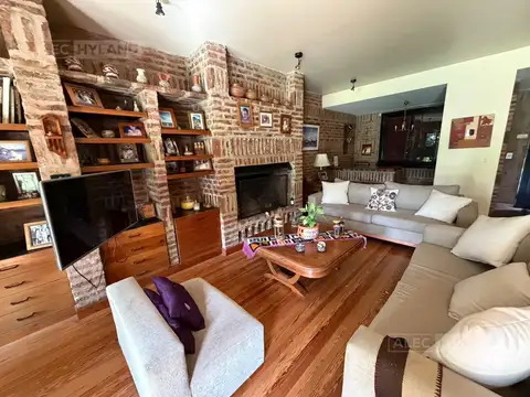 Casa 5 ambientes con 2 baños