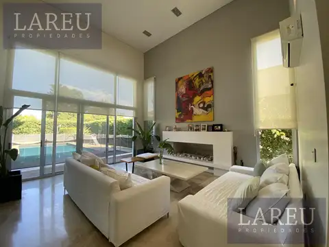 Casa en Venta con renta - en La Lomada De Pilar