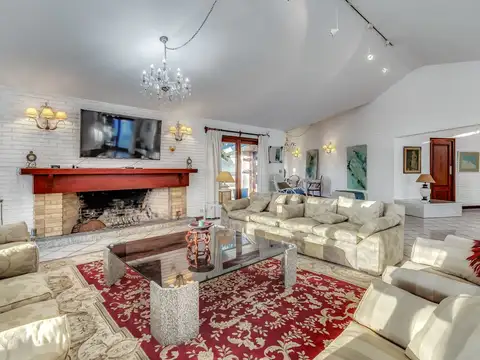 Casa 6 ambientes con 7 baños