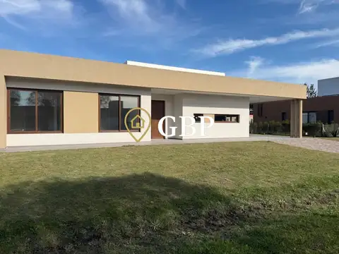 Casa en venta en Fincas del Alba – Apta crédito Hipotecario