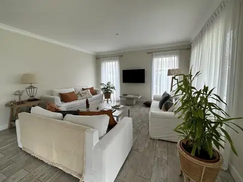 Jorge Newbery 5005, Mar Del Plata, Buenos Aires, Argentina.