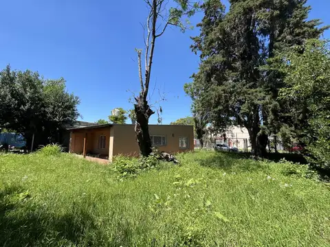 Casa de 2 dormitorios y parque.