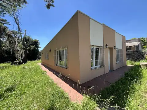 Casa de 2 dormitorios y parque.